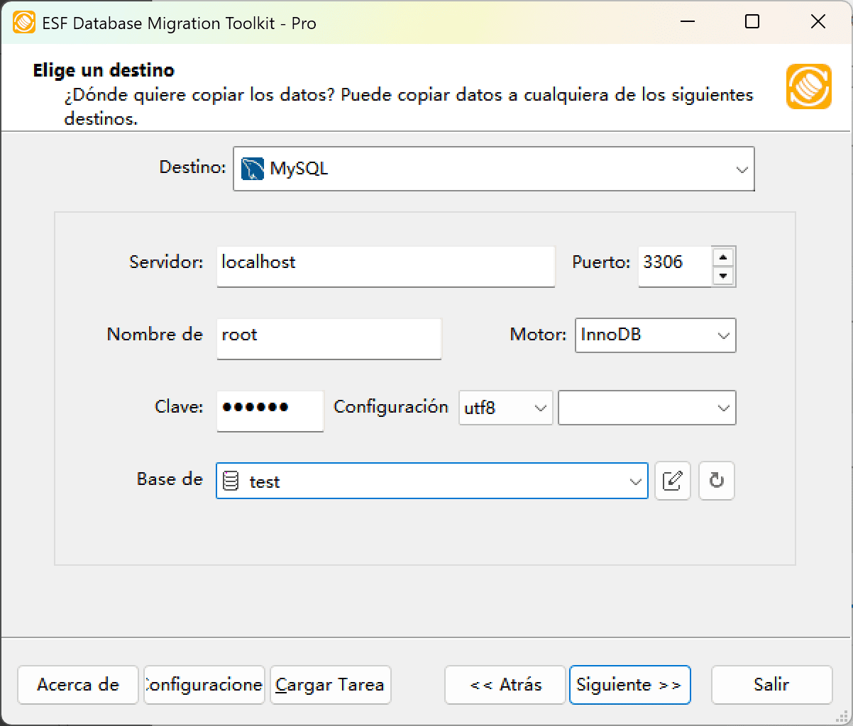 Cuadro de diálogo &quot;Elegir un Destino&quot; mostrando opciones de configuración MySQL incluyendo ajustes de servidor, selección de motor de almacenamiento y botón de actualización de base de datos